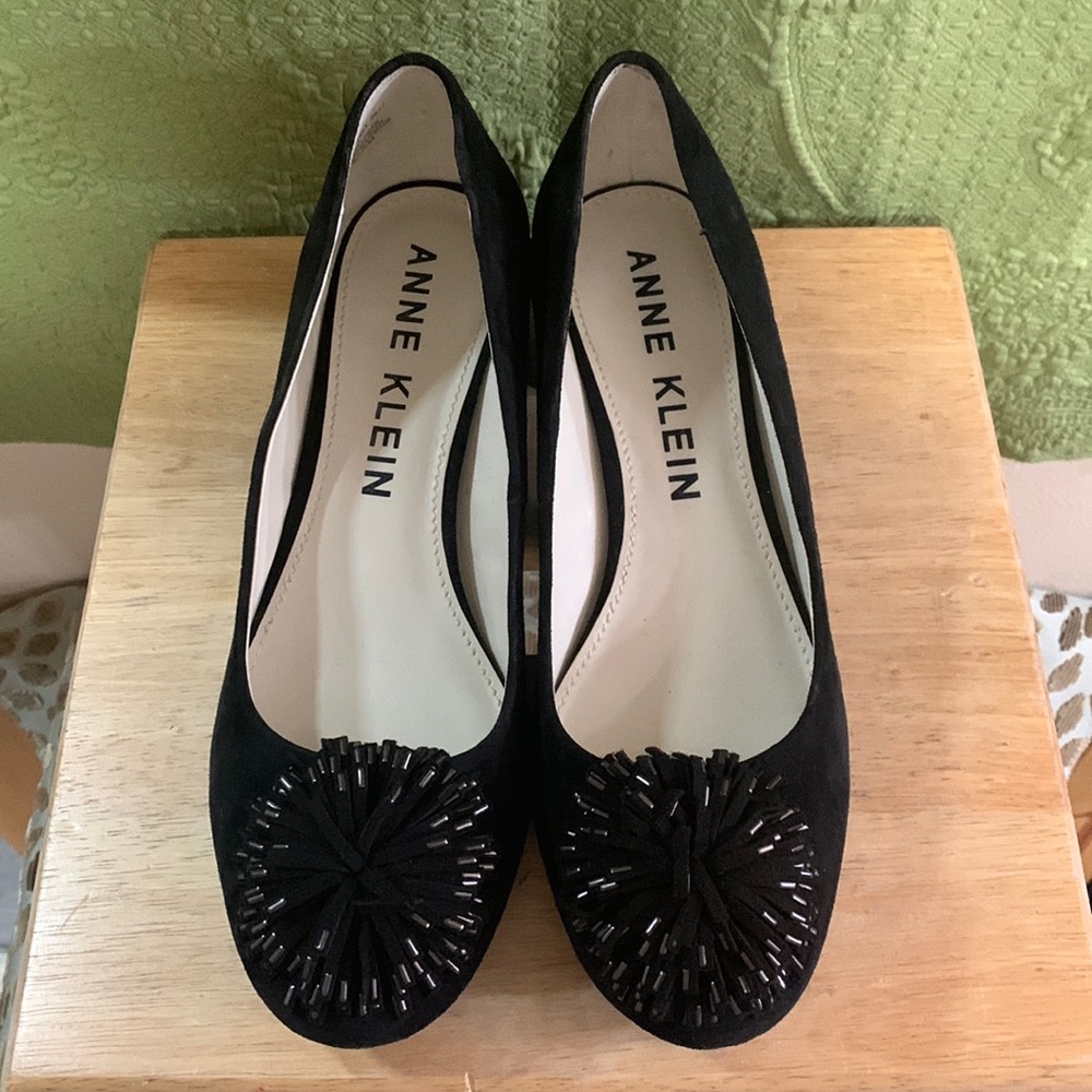 EUC Anne Klein Black Suede Pumps